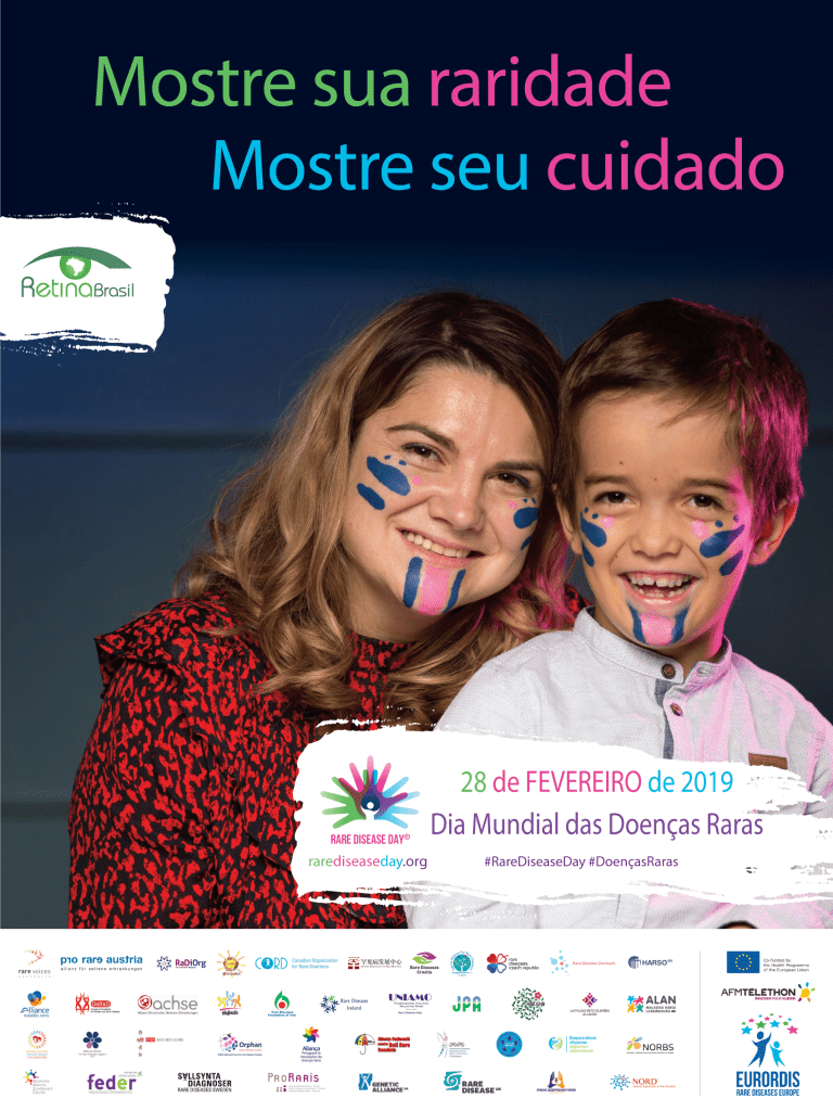 28 de FEVEREIRO de 2019 Dia Mundial das Doenças Raras. Na imagem há uma mulher adulta e uma criança, elas sorriem e têm o rosto pintado. Está escrito: Mostre sua raridade Mostre seu cuidado. Há a logo da Retina Brasil e a logo da RareDisease.org