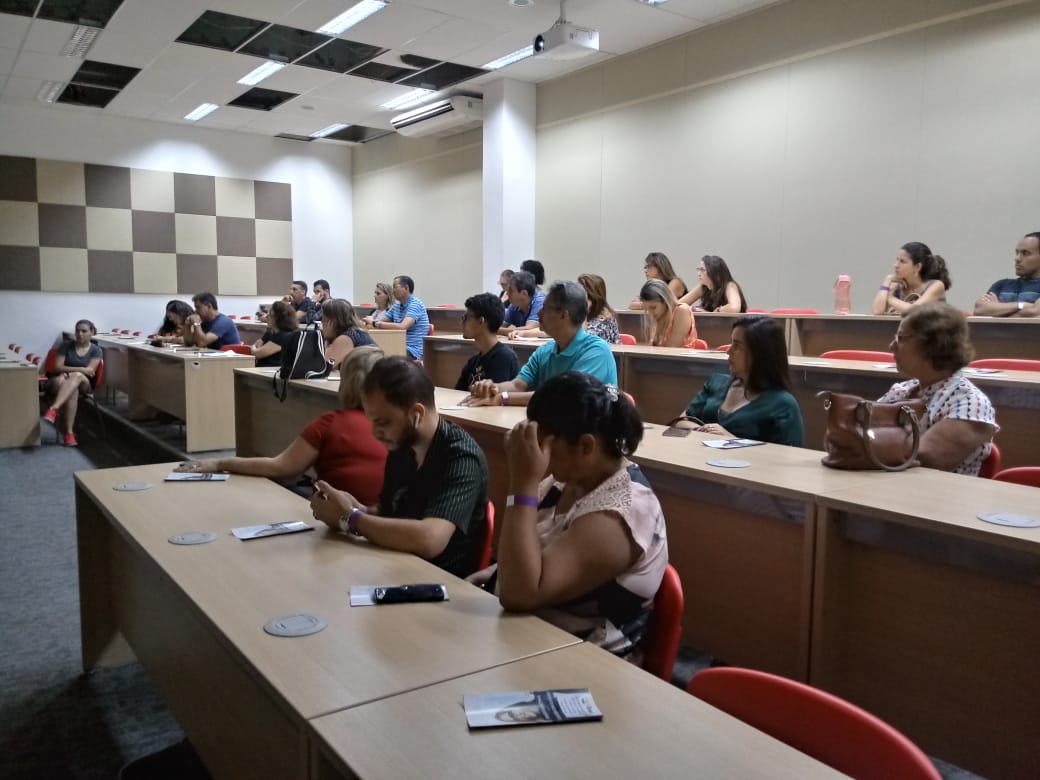 #PraCEgoVer foto da reunião mostrando o público presente.