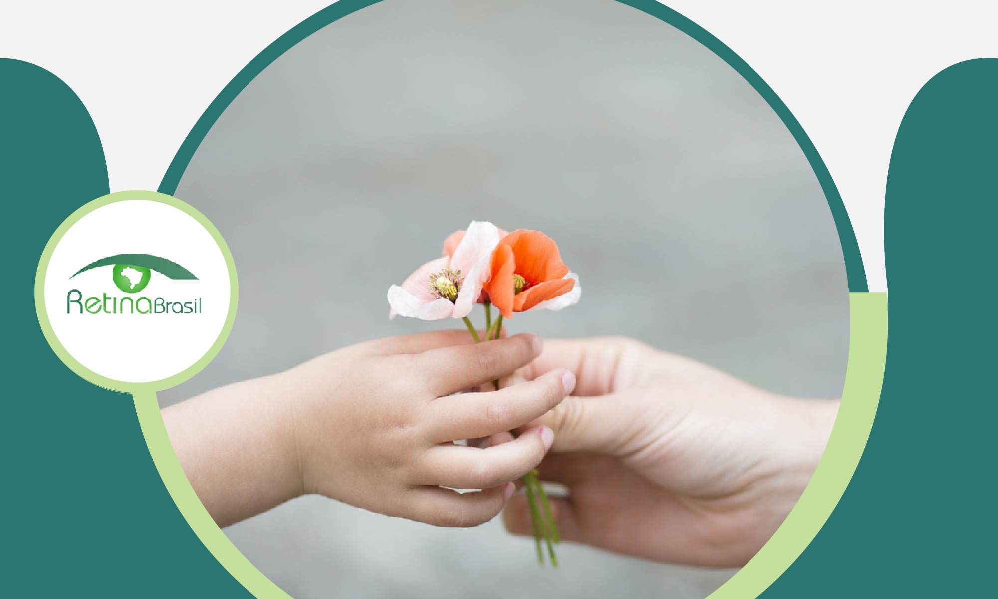 imagem tipo foto de uma mãe entregando flores brancas e laranjas para outra mão. Está escrito: "A Consulta Pública nº 06/2021 para o tratamento da DMRI no SUS RECEBEU 940 CONTRIBUIÇÕES! MUITO OBRIGADO A TODAS E A TODOS!" e há a logo da Retina Brasil